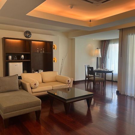 Patong Paragon Resort & Spa Sha Extra Plus Exterior foto A suite at the hotel